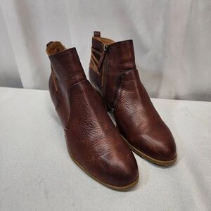 Comfortiva Kinsley Bootie Women's 11 Wide Brown Leather Ankle Book Round Toe
